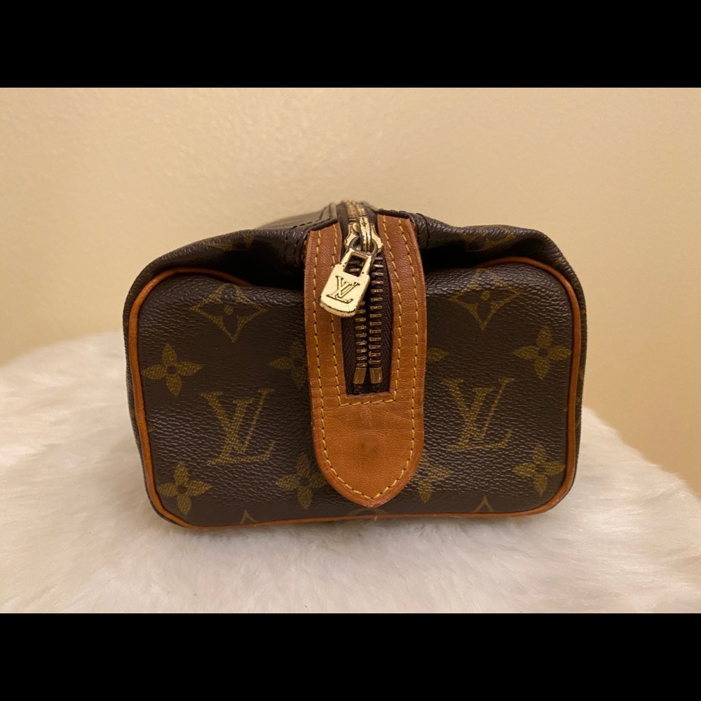 Firm price (RARE) Cosmetic pouch - Picture 4 of 12